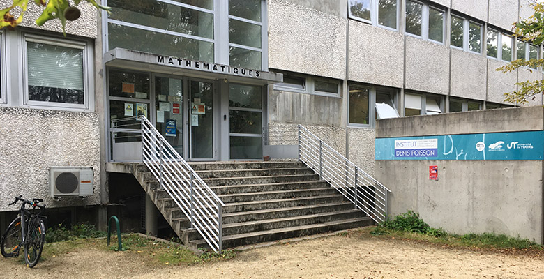 Bâtiment de l'Institut Denis Poisson à Orléans