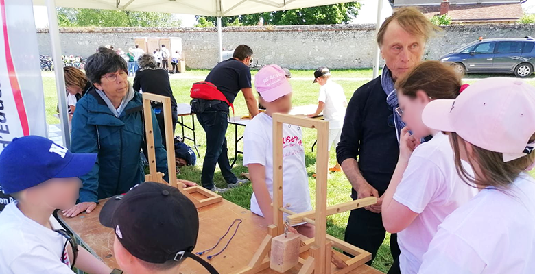 Atelier machines du Moyen Age pendant l'étoile cyclo à Chambord