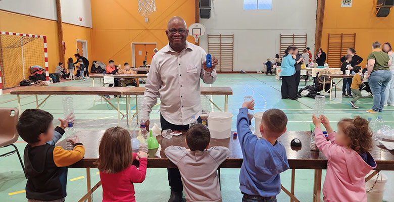 Animation scientifique auprès de tout public, de la maternelle au grand public.
