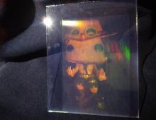 hologramme de ACE dans ONE PIECE en couleur sur plaque de verre