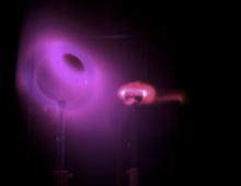 Autre exemple d'aurore boréale simulée dans la chambre sous vide du Planeterrella