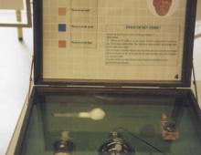 Expérience sur les flacons de l'exposition Pasteur